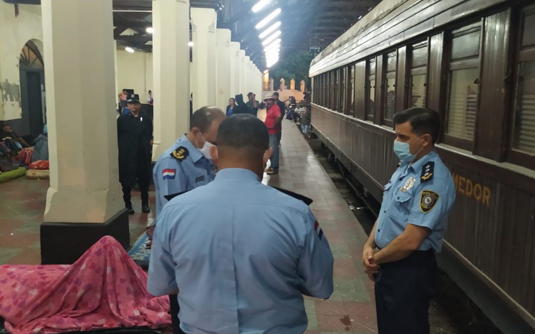 Campesinos pasaron la noche en el Ferrocarril por inclemencias del tiempo