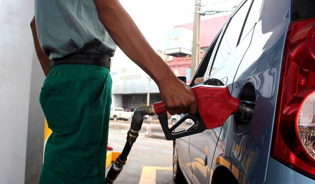 Apesa: desde hoy, emblemas privados suben precio del combustible hasta G. 1.500