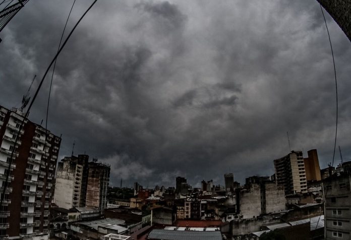 Martes cálido, con lluvias y descenso de temperatura, anuncia Meteorología
