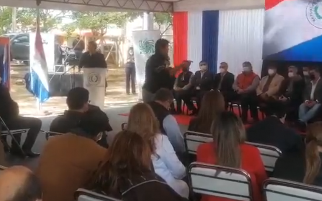 Padre interrumpió discurso de Nicanor Duarte y exigió a Abdo mayor asistencia sanitaria