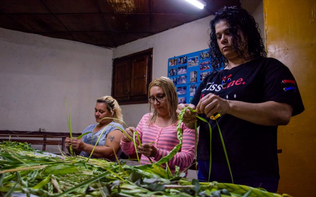 Semana Santa: mujeres recluidas elaboran artesanías y la infaltable chipa