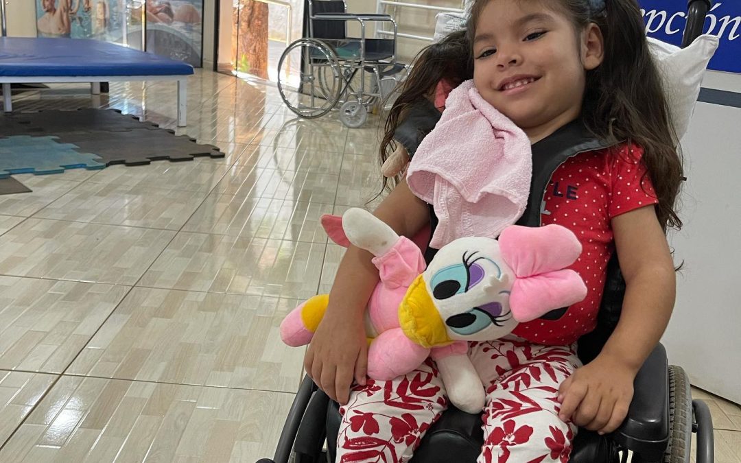 ¡Todos por Génesis! Niña con microcefalia necesita ayuda para viajar a Ecuador