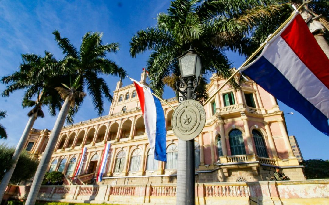 Paraguay gasta más en salarios públicos que inversiones en servicios sociales, según FMI