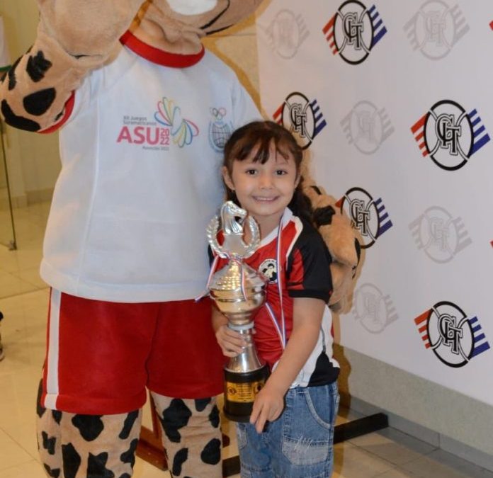 ¡Con cinco años, Victoria se consagró subcampeona del ajedrez!