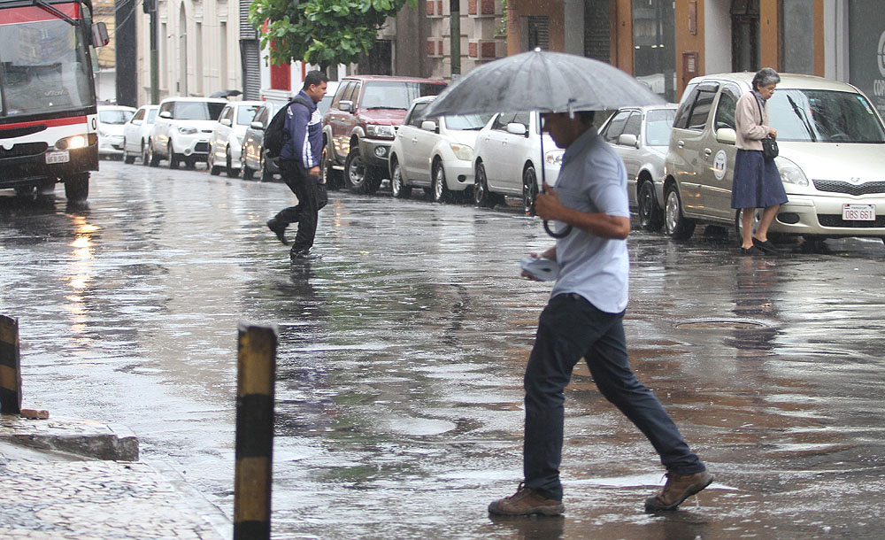 Jueves con lluvias y tormentas eléctricas, anuncia Meteorología