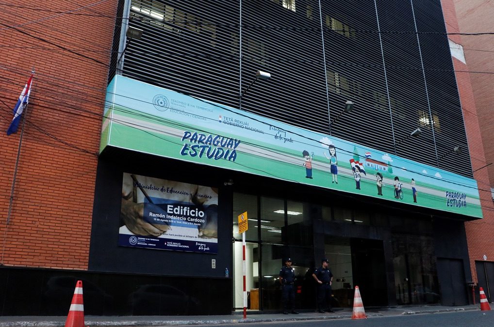 Intervención en colegio de Lambaré: suspenden clases hasta contar con nueva autoridad