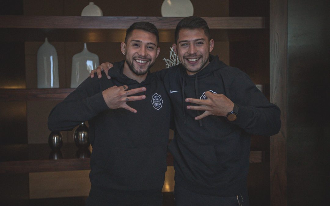 Hinchas de Olimpia confunden al ‘Tucu’ Salazar con su hermano y lo ovacionan en Santa Fe