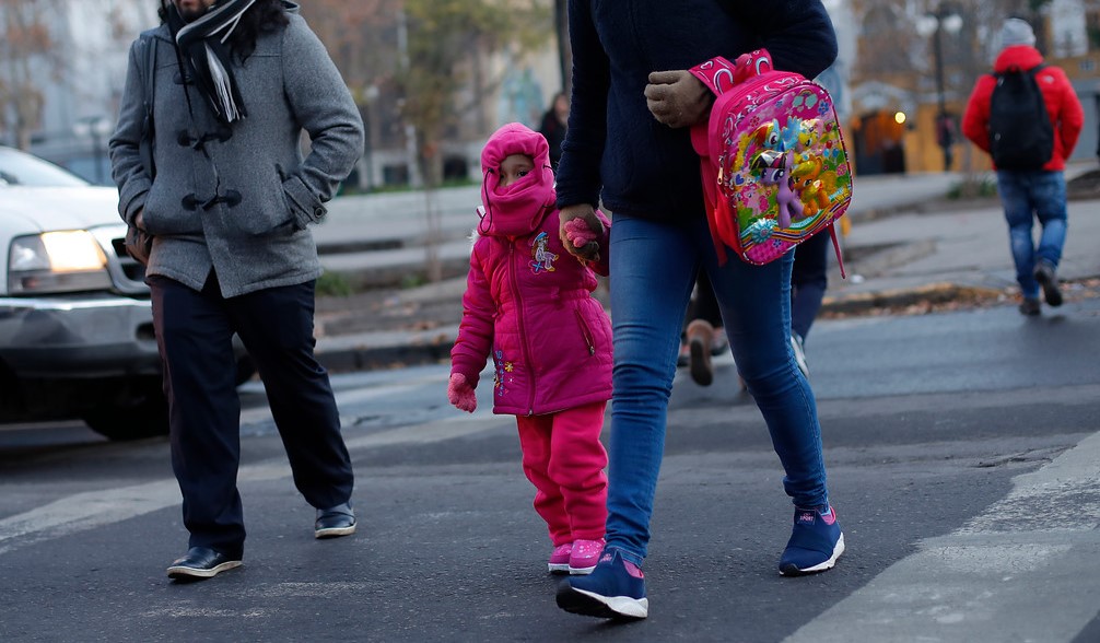 Especialista brinda consejos para cuidar a los niños durante el frío