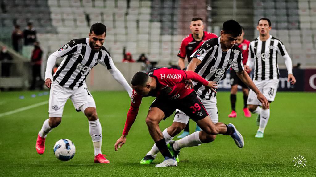 Libertad cae ante Paranaense y complica su pase a octavos