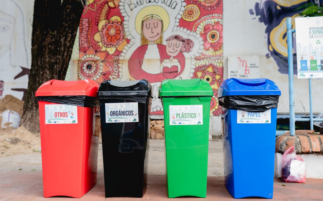 Alumnos aplican prensa de basura para selección y reciclaje de residuos