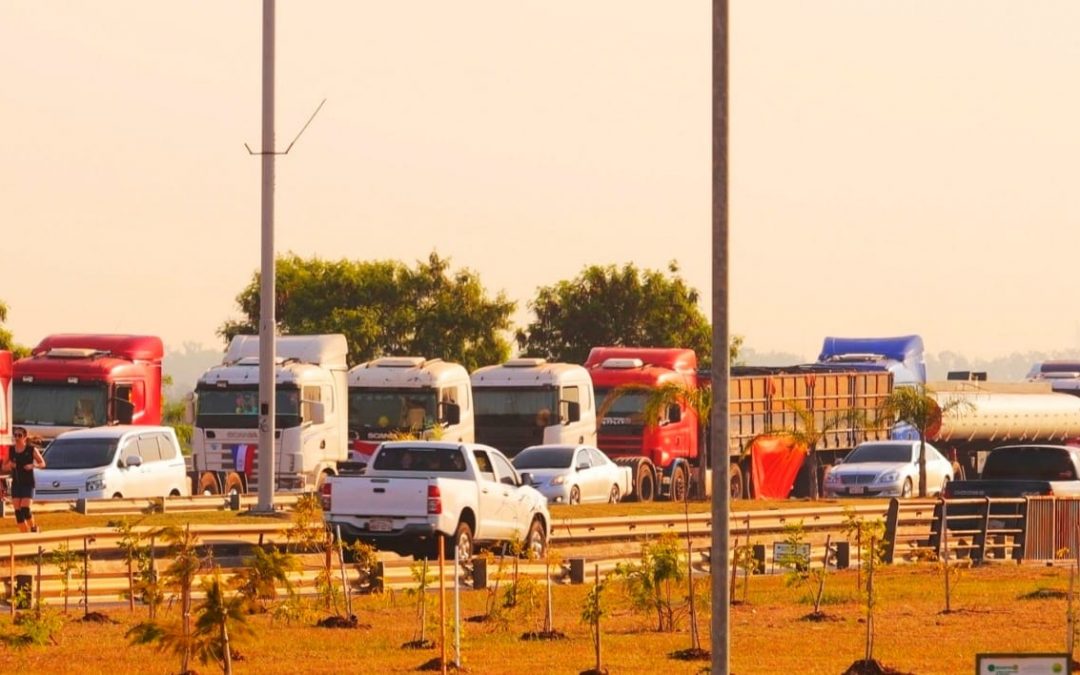 Camioneros levantan movilizaciones y analizarán propuesta del Gobierno