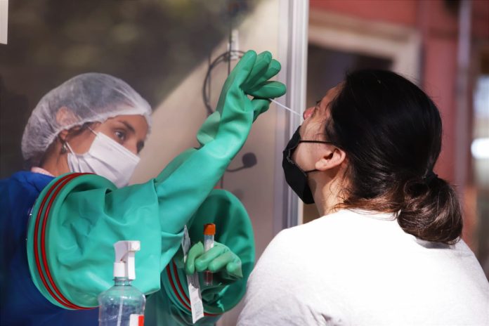 Covid-19: Salud habilita puestos para test de antígeno y PCR sin agendamiento