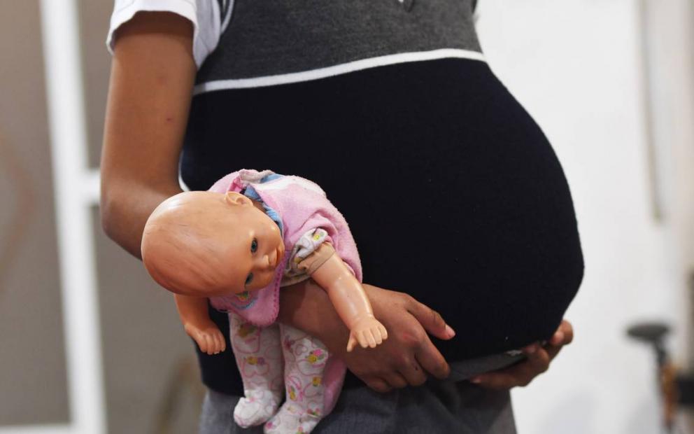 Imputan a hombre que abusó de su hija de 12 años: la niña estaría embarazada