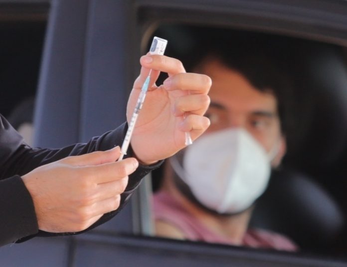 Salud realizará nueva campaña de vacunación anticovid durante vacaciones de invierno