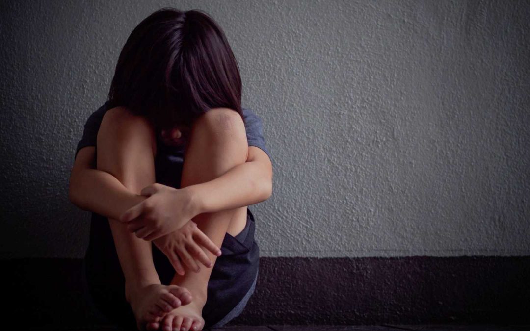 20 años de cárcel para hombre que abusó de sus dos hijas menores