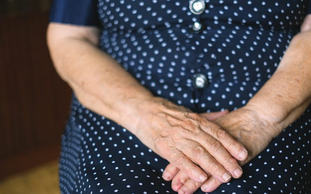 Fiscalía imputa a mujer por golpear a su madre