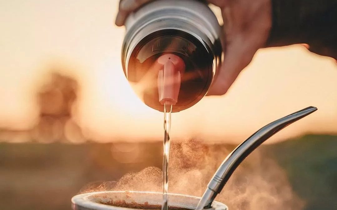 Salud advierte sobre los riesgos de tomar mate muy caliente