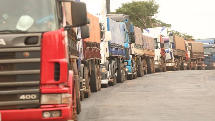 Desde medianoche rige el paro de transportistas