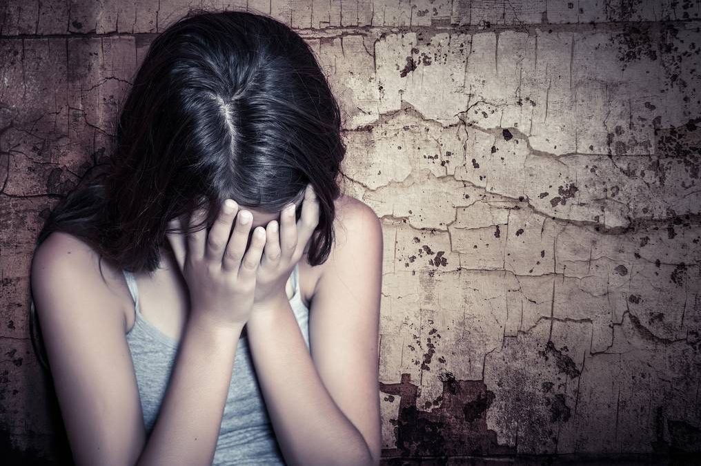 Imputan a hombre que habría abusado de su hija de 10 meses y de su hijastra de 7 años