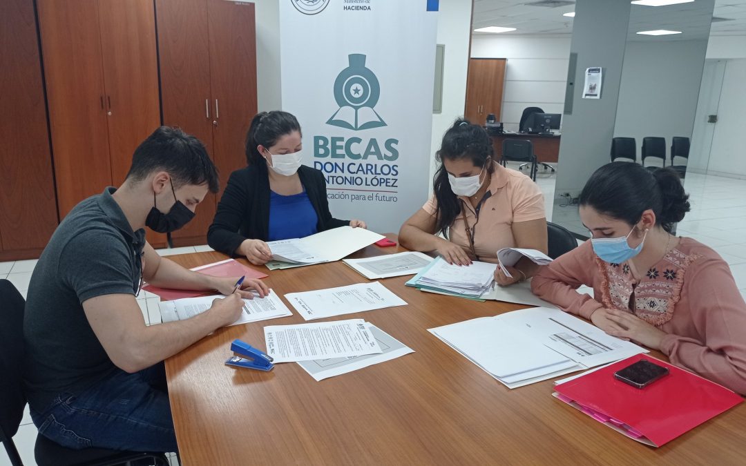 Más del 70% de los beneficiarios de Becal proviene de universidades públicas