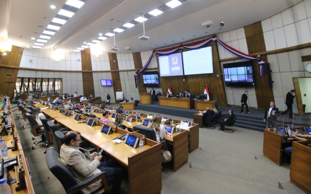 Diputados levantan debate sobre juicio a Quiñónez tras incidentes