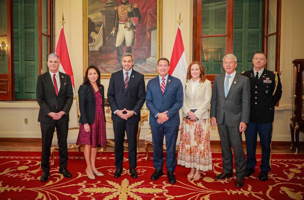 Mario Abdo Benítez recibe a congresistas estadounidenses en Palacio de López