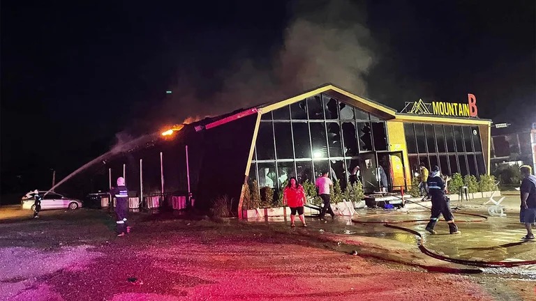 Tailandia: devastador incendio en discoteca deja 13 muertos y más de 40 heridos