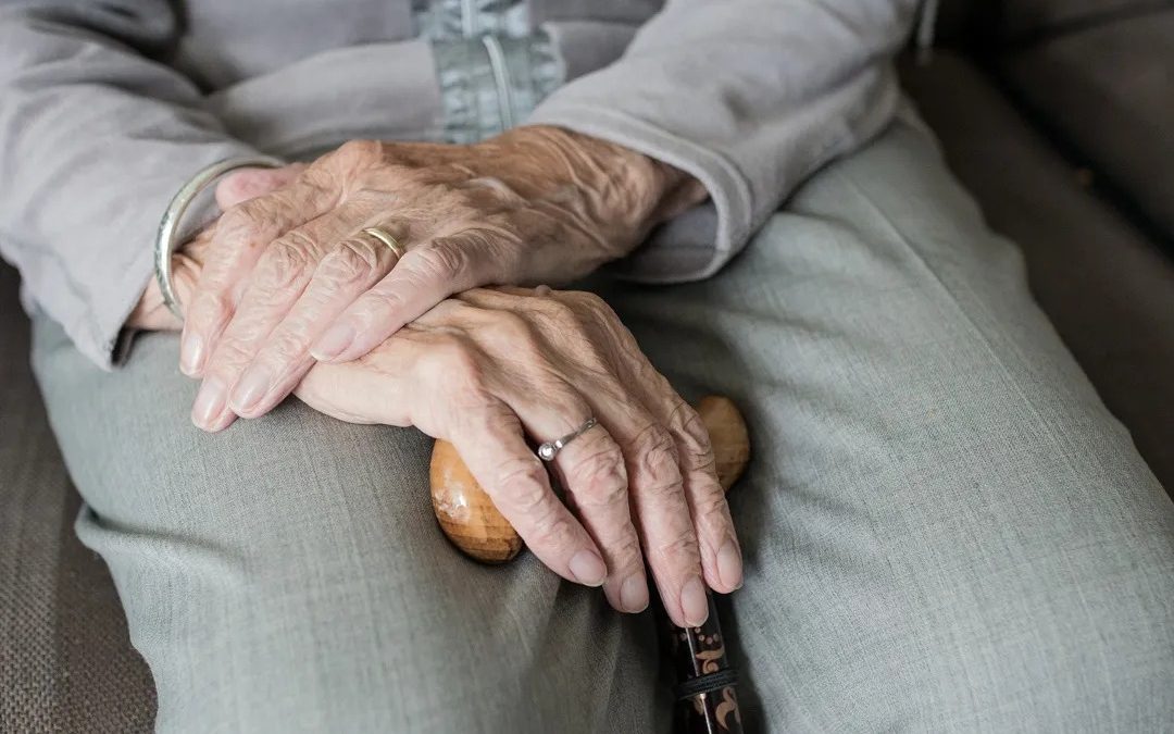 Tres años de cárcel para hombre que maltrataba a su abuela y la hacía pasar hambre