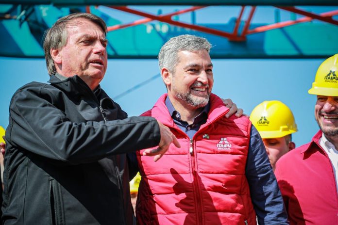 Bolsonaro y Mario Abdo recorren el Puente de la Integración y verifican avances de la obra