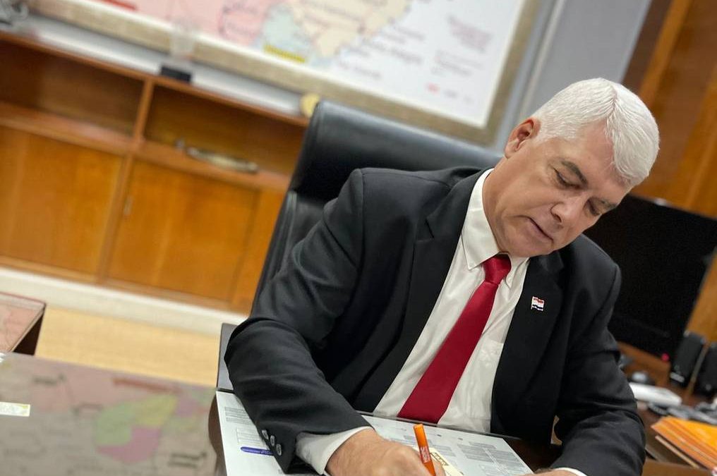 Arnoldo Wiens renunció al MOPC y Rodolfo Segovia asumiría en su reemplazo