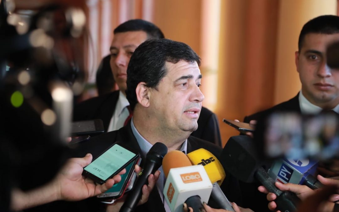Hugo Velázquez no renunciará “por ahora” a la Vicepresidencia de la República