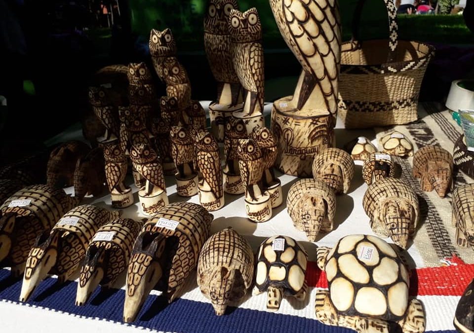 Organizan feria de artesanía indígena en las oficinas del Indi