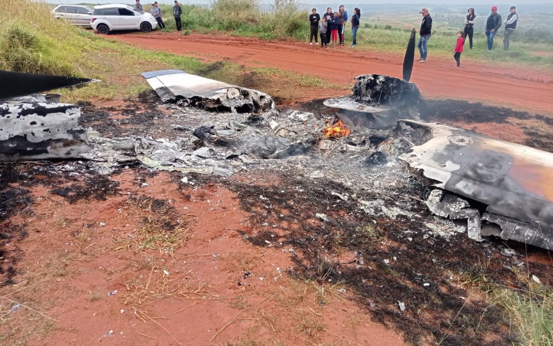 Hallan presunta avioneta narco incinerada en Caaguazú