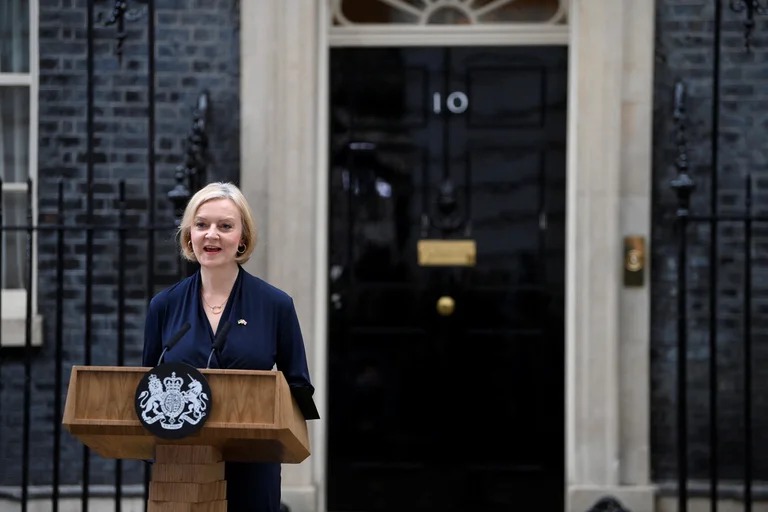 Liz Truss renunció como primera ministra del Reino Unido tras 45 días en el cargo