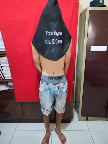 Cae la pareja de la joven que habría matado a su padrastro