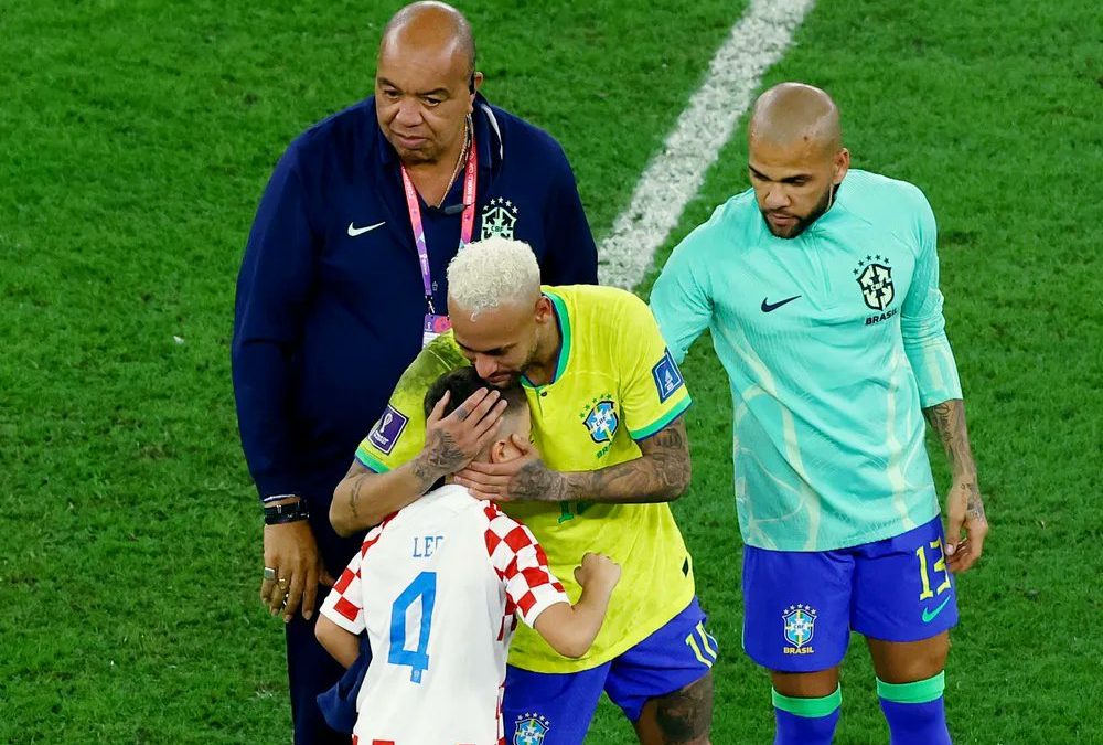 Emotivo: hijo de delantero de Croacia consoló a Neymar tras eliminación