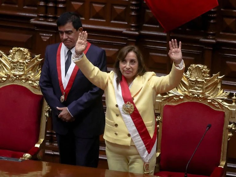 Nueva presidenta de Perú pedirá al Congreso adelanto de elecciones presidenciales