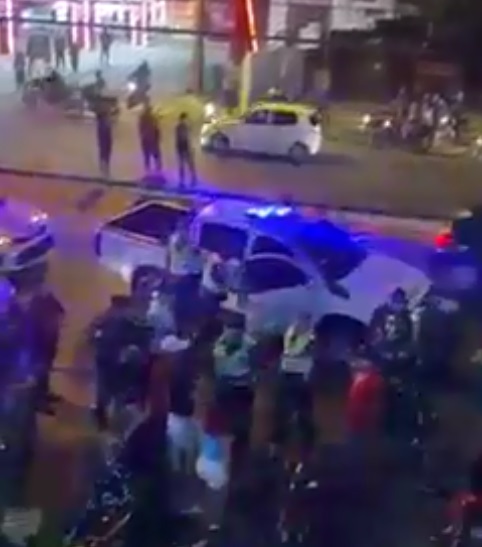 Destrozan una patrullera y se roban un arma policial en Ñemby
