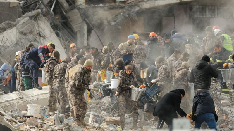 Catástrofe en Turquía y Siria: Más de 1.800 muertos por terremoto de 7.8 de magnitud