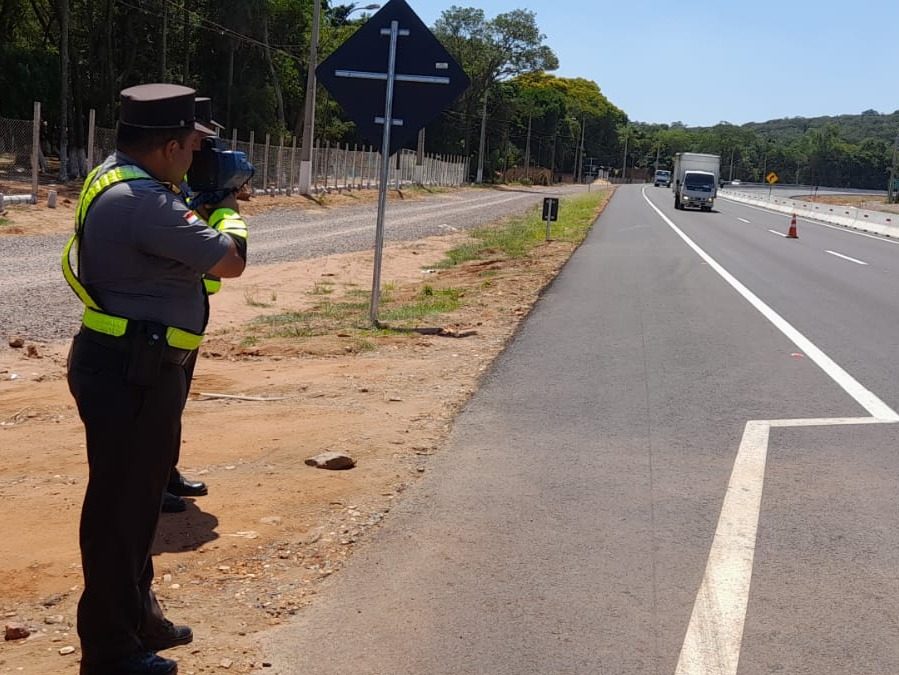 Patrulla Caminera realiza estrictos controles de velocidad en la zona de Pedrozo