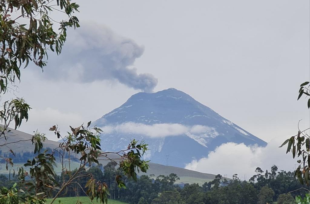 Alerta en Ecuador por la caída leve de ceniza del volcán Cotopaxi