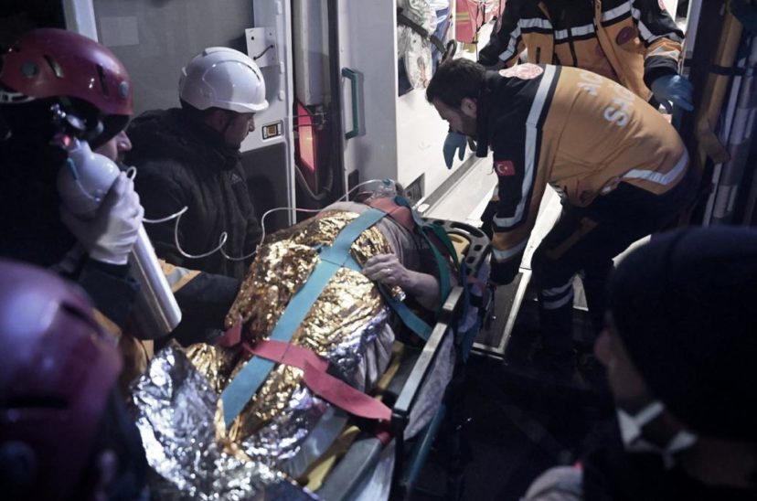 Turquía: rescatan con vida a mujer de 70 años 212 horas después del terremoto