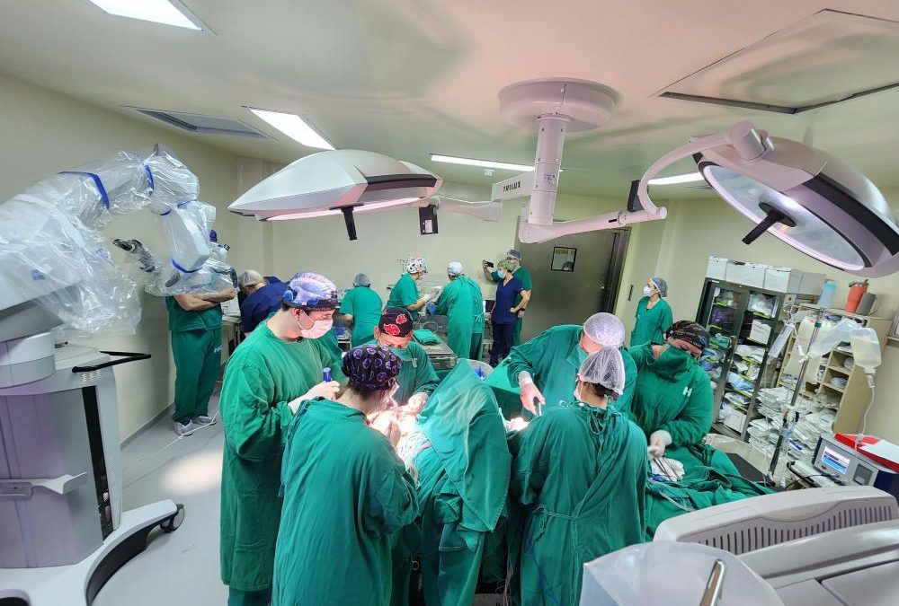En Clínicas realizaron compleja cirugía cerebral y cesárea en simultáneo a embarazada