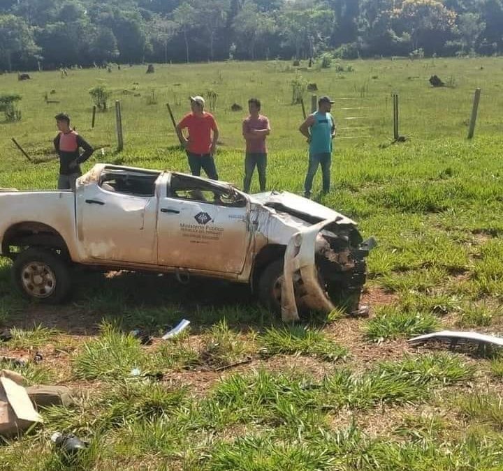 Comitiva fiscal sufre grave accidente de tránsito en Canindeyú