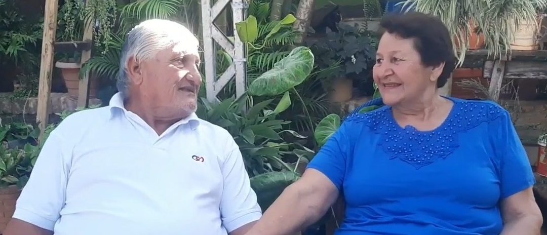 ¡Pareja con más de 50 años de matrimonio celebra el Día de los Enamorados!