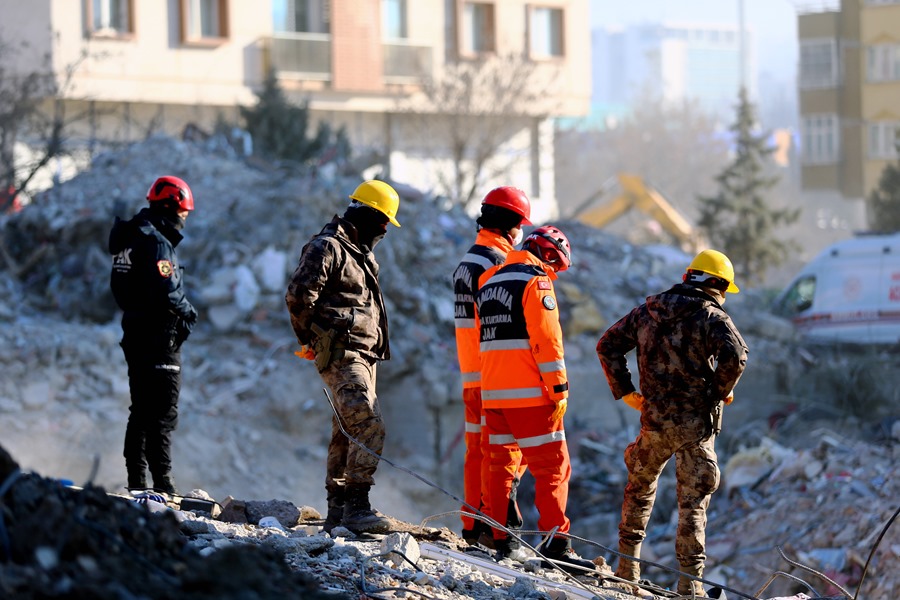 Un muerto y 69 heridos en un nuevo terremoto en el sureste de Turquía