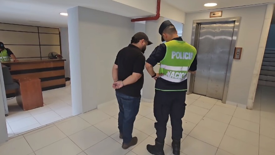 Detienen a funcionario de Aduana y a policía por supuesto pedido de coima
