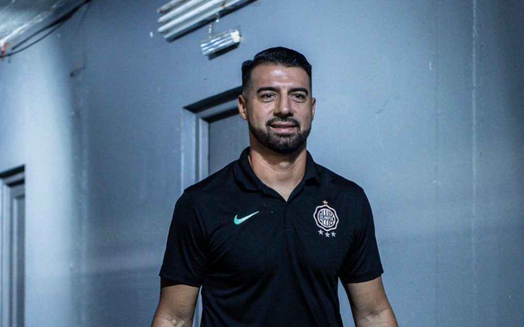 Olimpia despidió al entrenador Julio César Cáceres