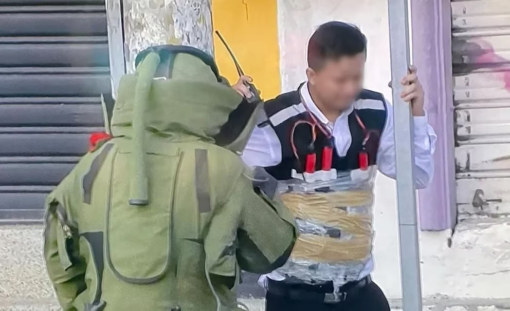 Policía de Ecuador logró desactivar explosivos del cuerpo de un hombre