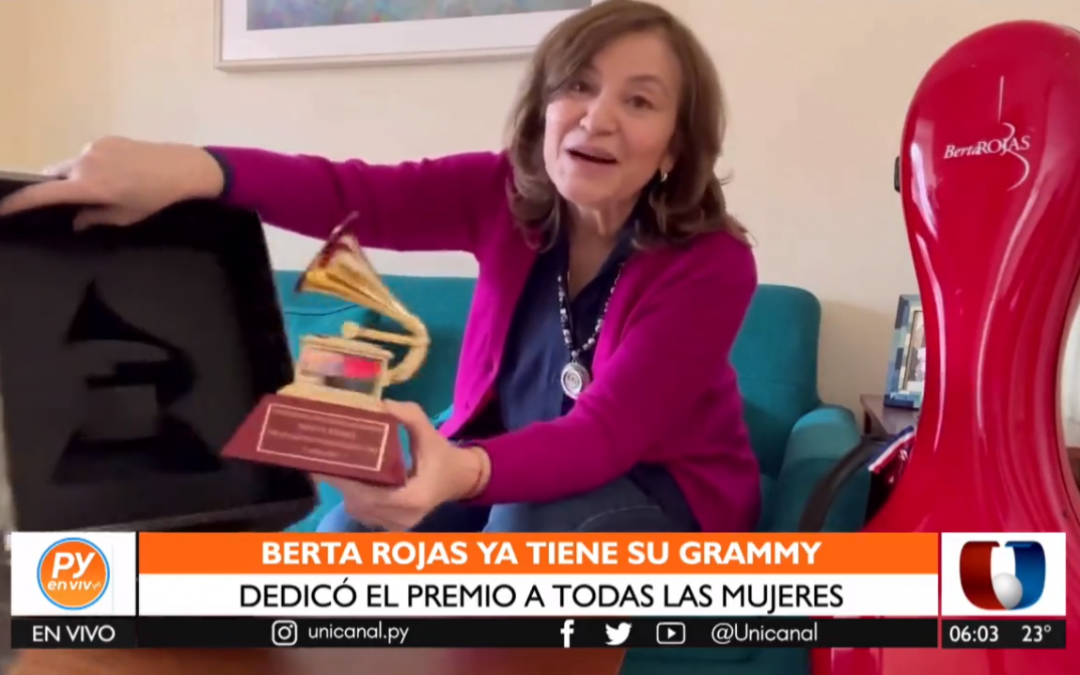 Emotivo mensaje: Berta Rojas dedicó su Latin Grammy a todas las mujeres en su día